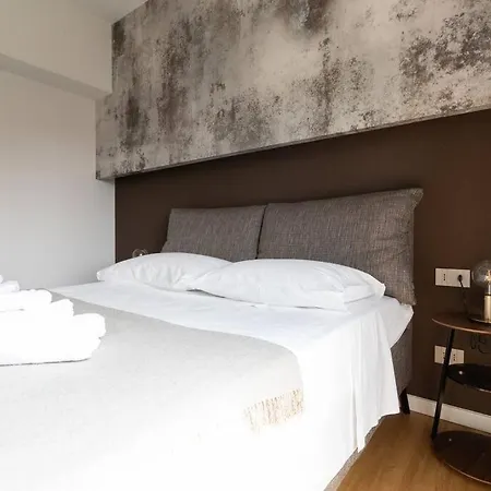 Apartment Piazza Gramsci - Splendido Trilocale Con 2 *